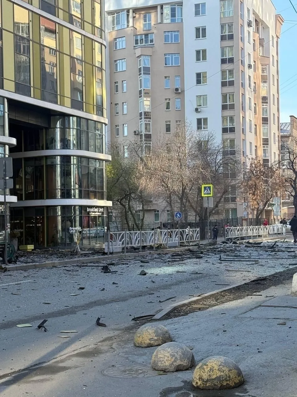 🚨 Беспилотники  атаковали Екатеринбург.   Утром 25 апреля в Екатеринбурге беспилотник влетел в жилой