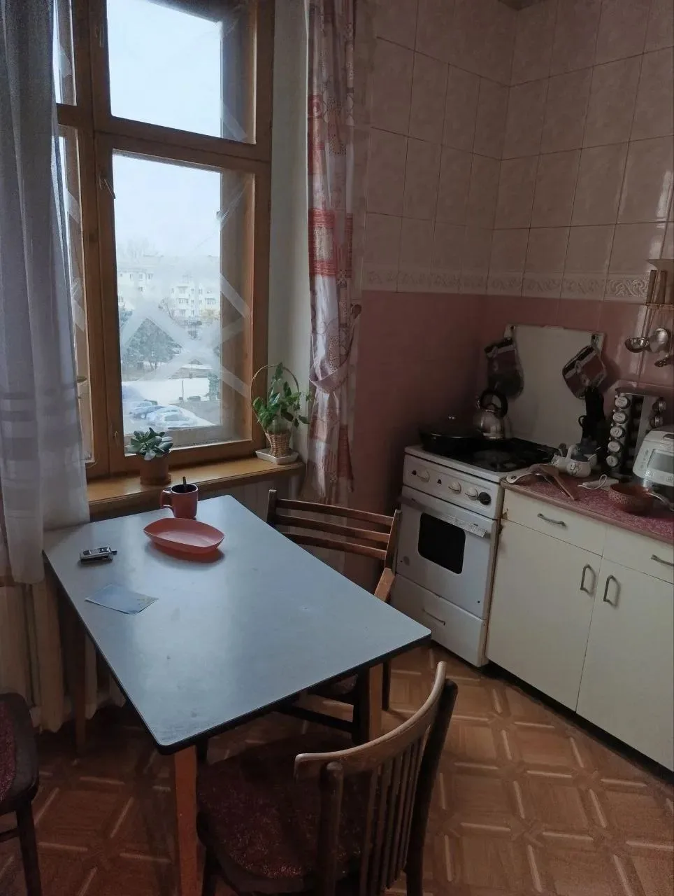 Продам 2-комн,  р-н CULT COFFEE, Центр, Театральная площадь, 5/5, потолки 3.2 м. Кирпич...