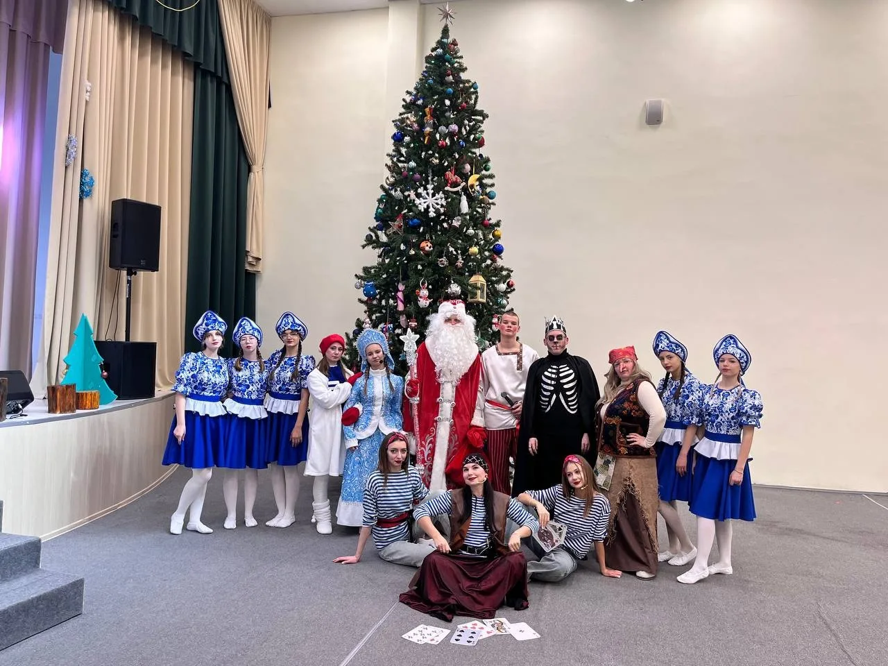 🎄✨ Новогоднее чудо✨🎄 В преддверии Нового года для учеников начальных классов прошёл яркий и увлекате