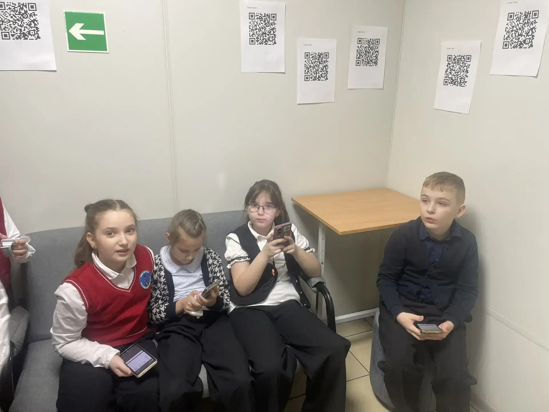 English in Space: День английского языка в начальной школе! 📝🇬🇧🚀  Предметная неделя в филиале началь