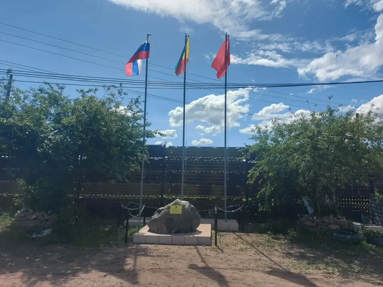 В День России в селе Домна открыли мемориал сотрудникам пожарной части № 103 «Забайкалпожспас»

В Де