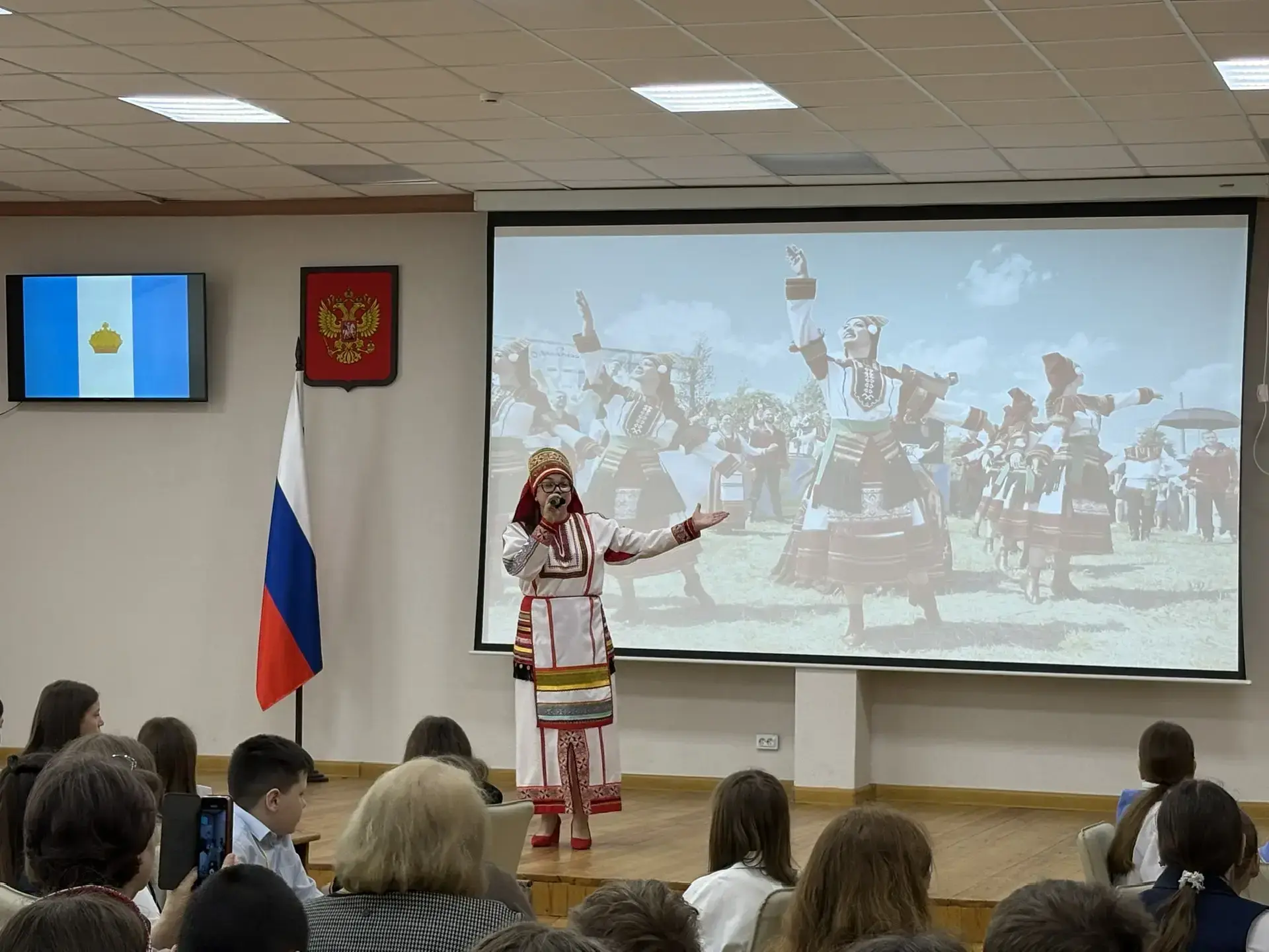 На региональном фестивале «Фестивальный венок дружбы. Пасха» учитель физической культуры удивила зри