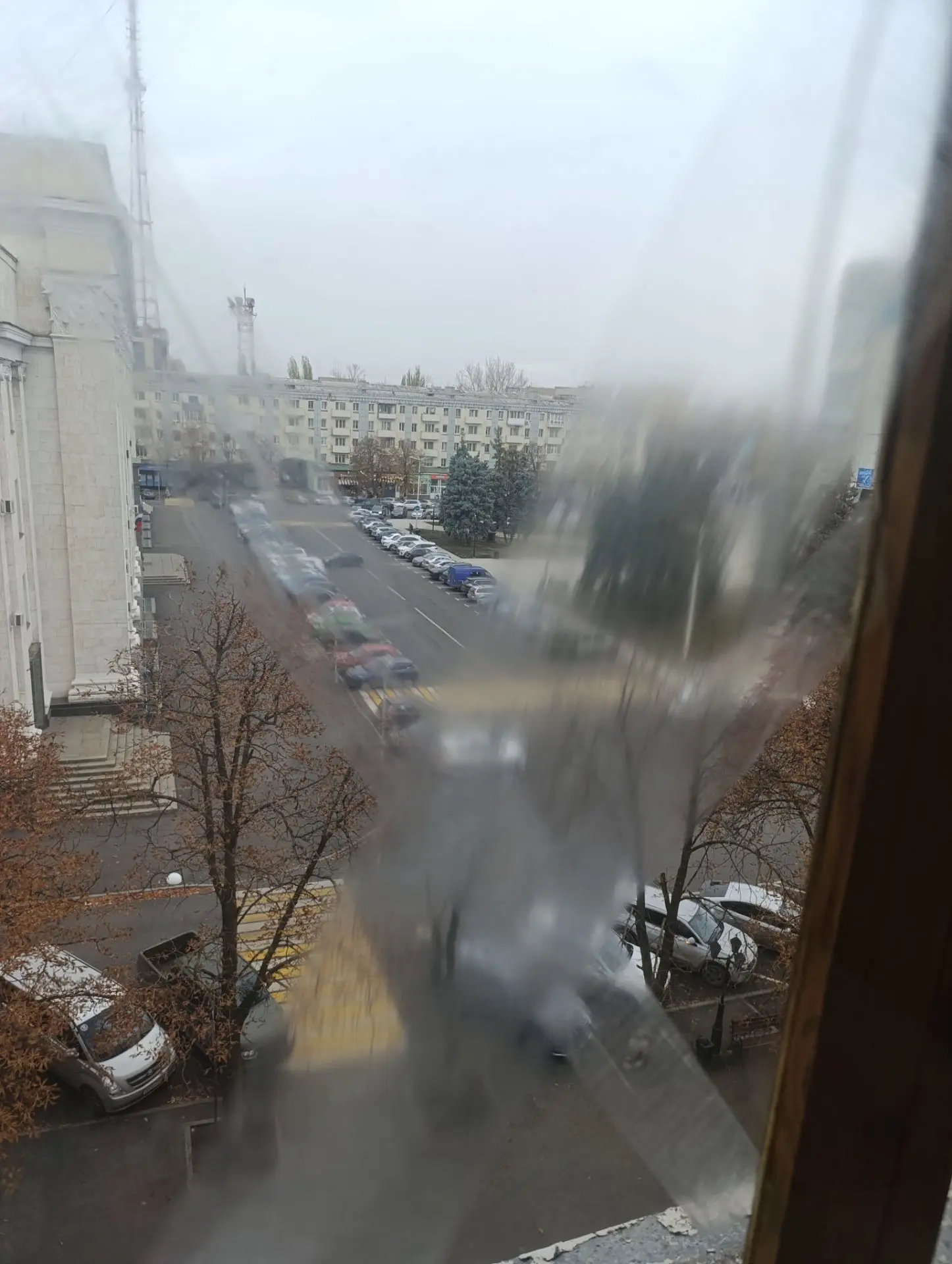 Продается от собственника квартира 2-х комнатная. 60,8 кв.м. в самом центре города. Теа...