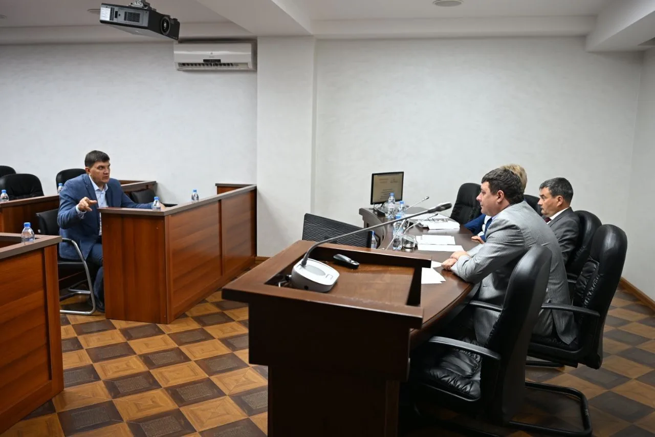 Председатель Счетной палаты Алтайского края Виктор Миненок поблагодарил фракцию ЛДПР в Алтайском Зак