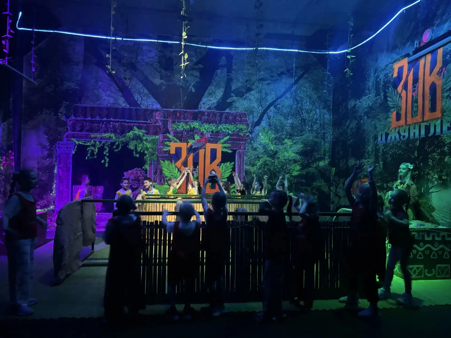 1Г класс посетил увлекательное  уникальное Игровое шоу "Зов Джунглей"🌴🐯  Это захватывающее спортивно