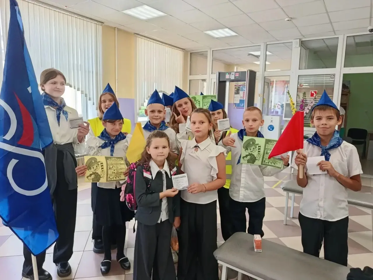 Учениками 5 а класса из команды ЮИД "Дорожный патруль"  была проведена акция "Неделя бе...
