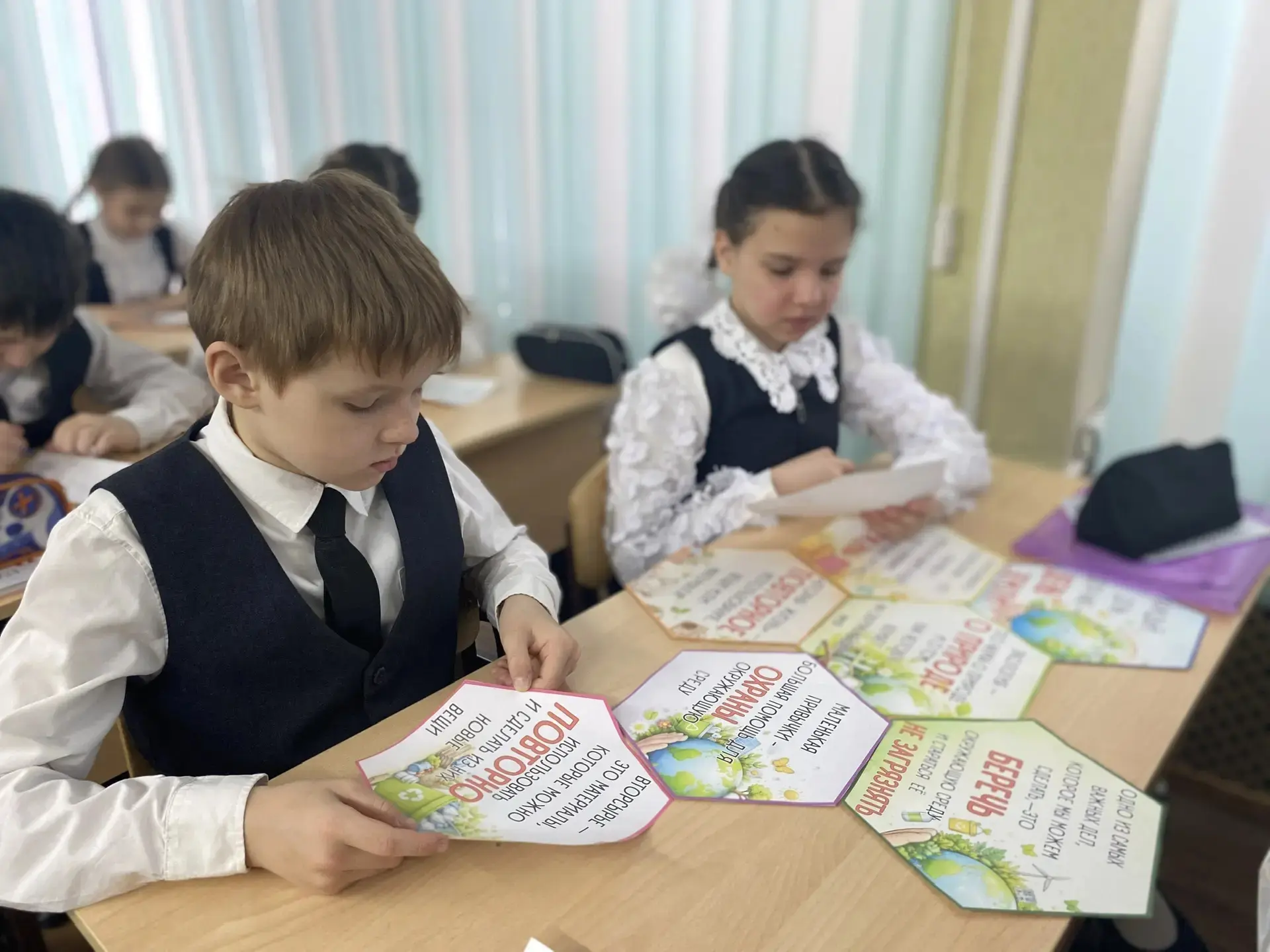 Сегодня в нашей школе прошли тематические занятия из цикла «Разговоры о важном», посвящённые Дню Зем