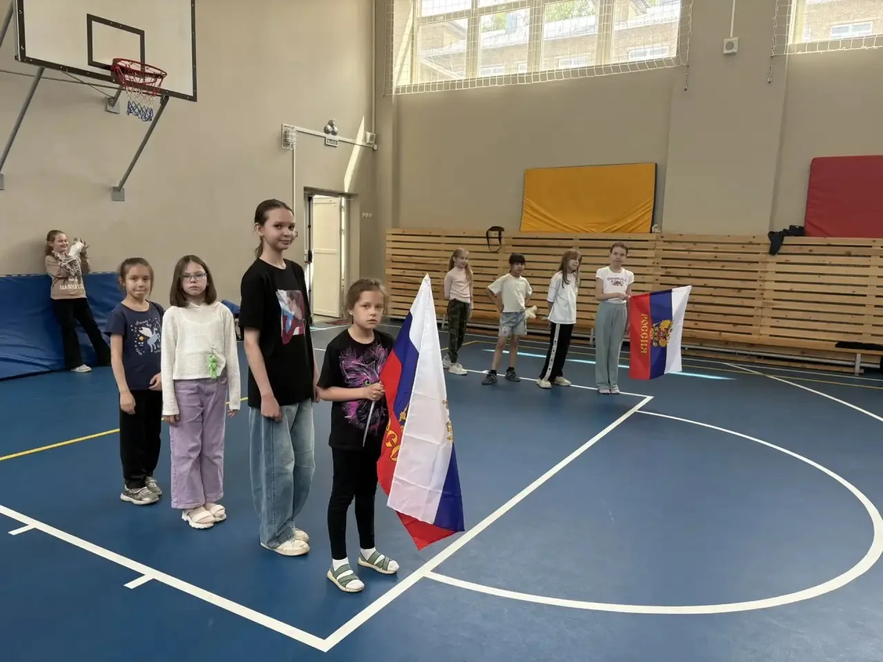 🏃‍♂️ Эстафеты ко Дню России: море азарта и командного духа! 🇷🇺

Сегодня на площадке нашего лагеря