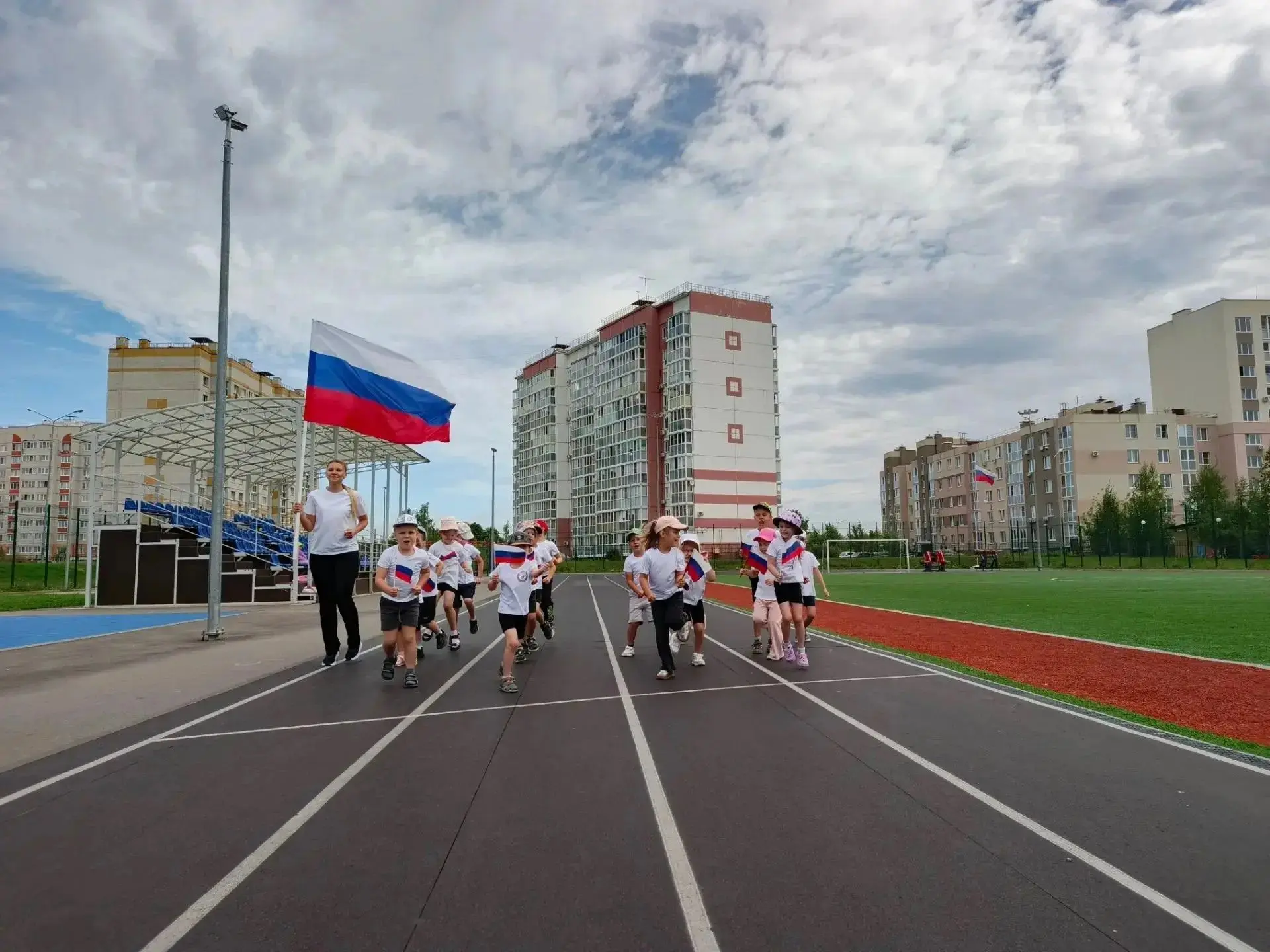 🇷🇺 В честь Дня Государственного флага Российской Федерации ребята из МАДОУ детский са...
