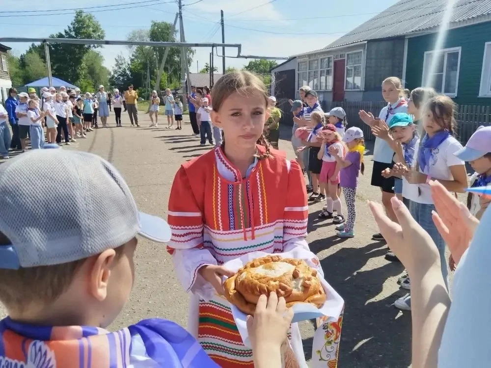Сегодня ребята начальных классов побывали на слёте Орлят - "Выше радуги".