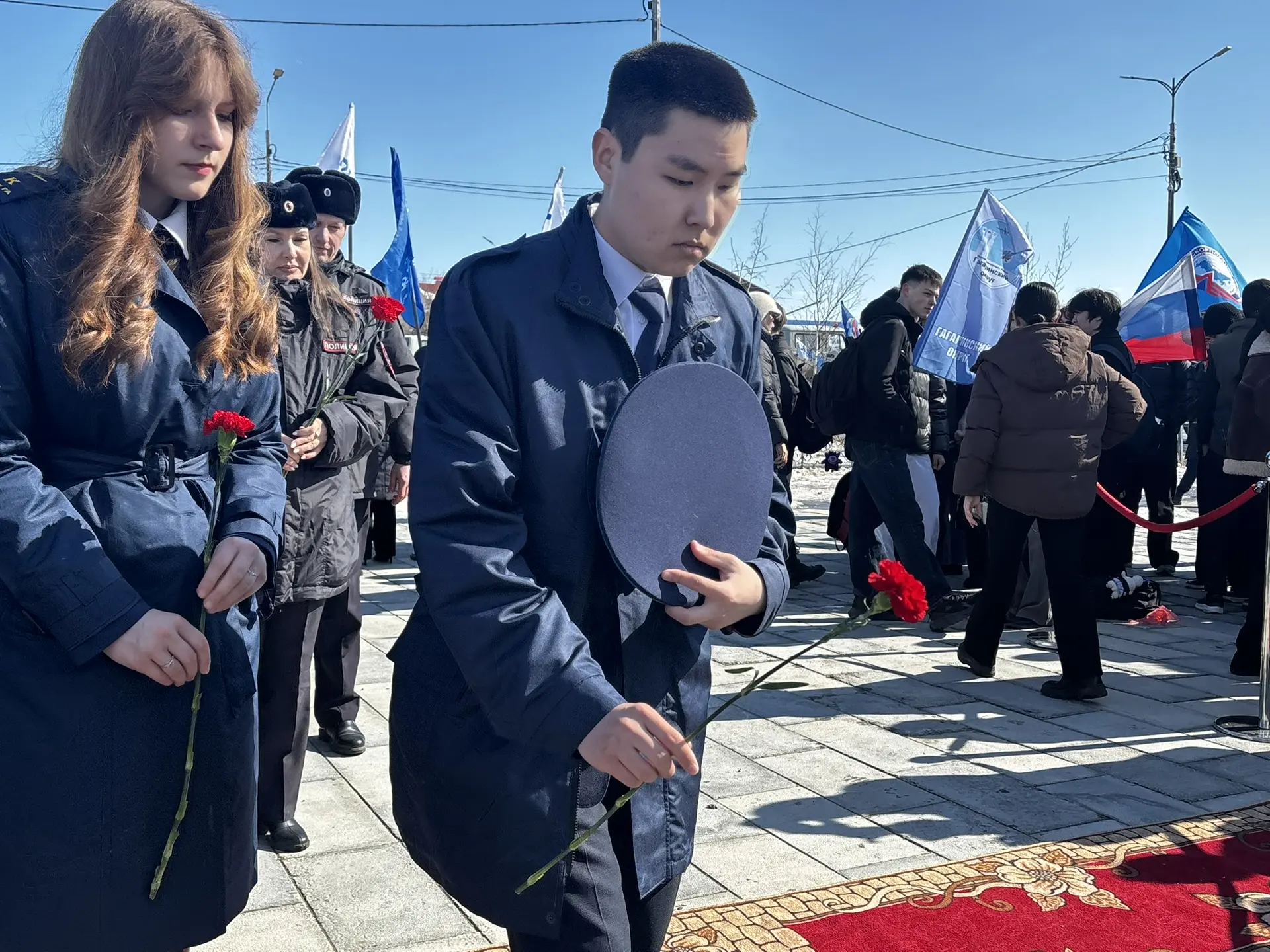 К звёздам сквозь годы: курсанты возложили цветы в честь юбилея полёта человека в космос
