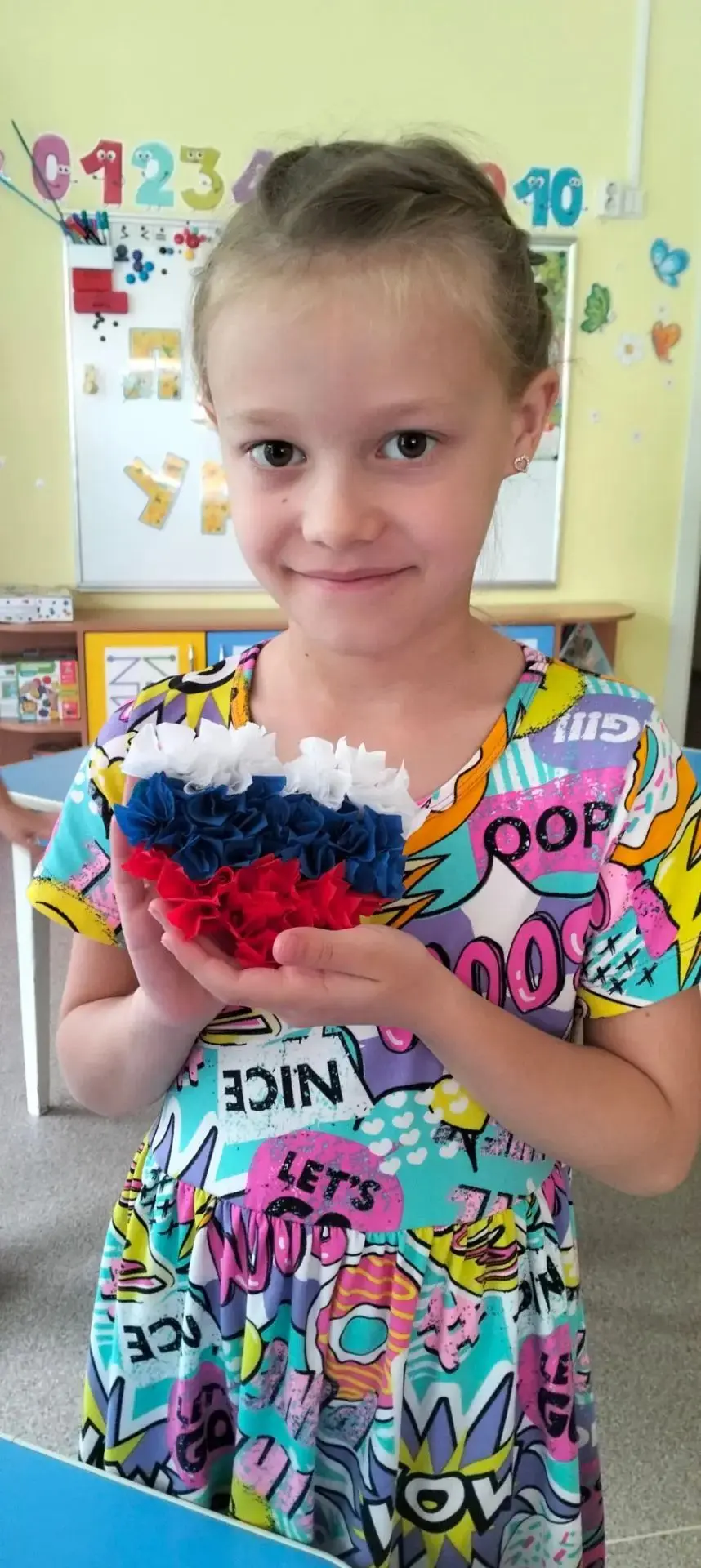 🌟✨ Сегодня в группе "Светлячки" мы погрузились в мир творчества, посвященного Дню флаг...