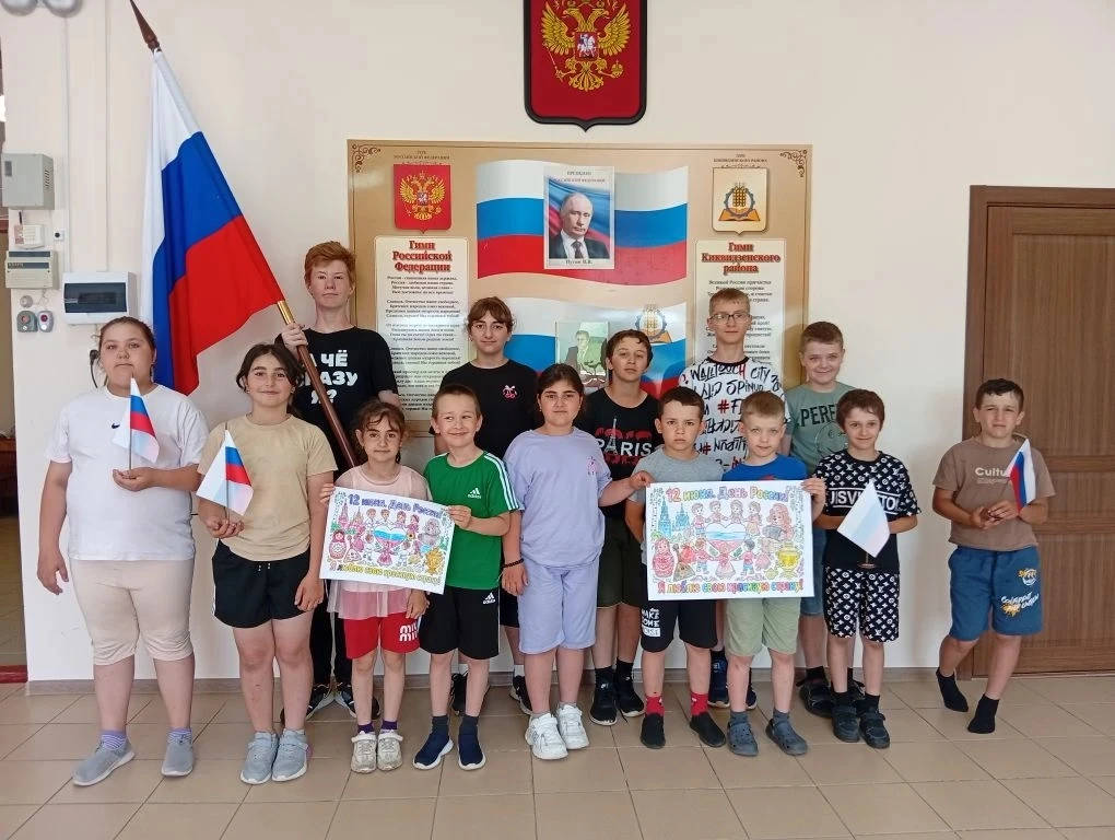 🇷🇺 Одна страна — одна семья! Как «Алые паруса» приняли эстафету «Горжусь Россией".
В лагере дневно
