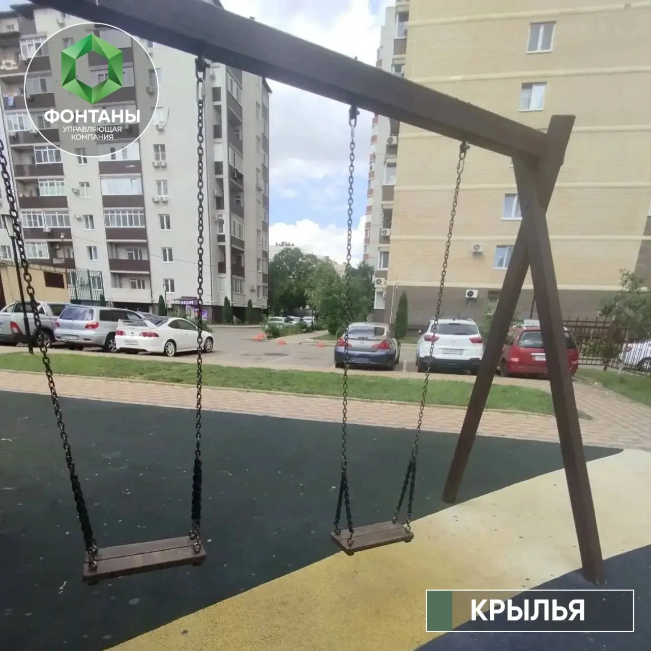 На футбольном поле выполнен точечный ремонт резинового покрытия с заделыванием образовавшихся ям и п