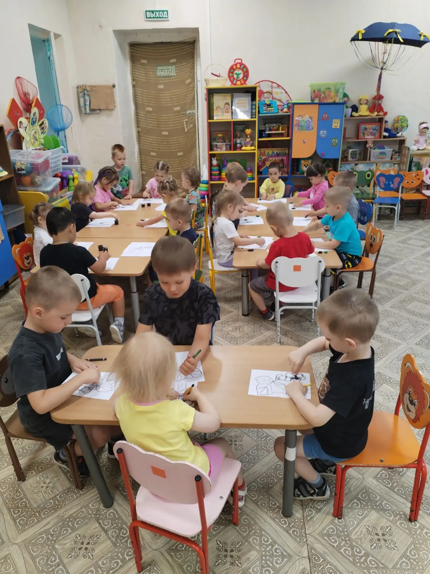 🎨 День творчества? Да! День смородины? Точно! 💥В нашем саду сегодня кипела творческая работа: ребя