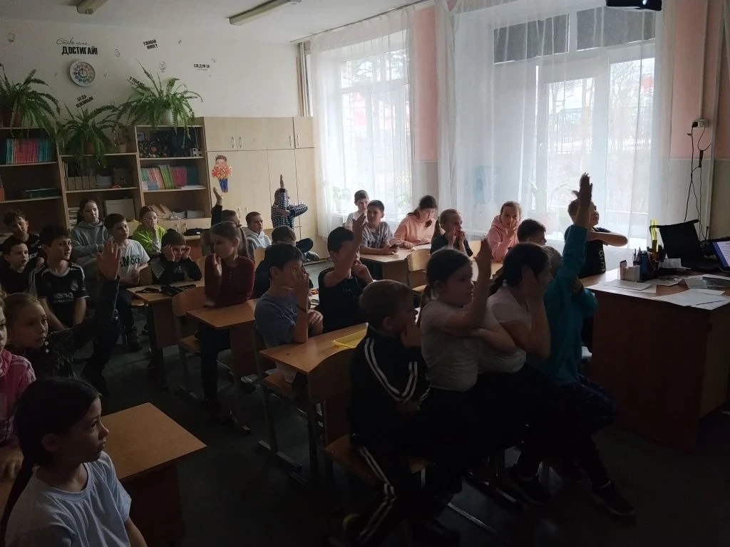 МОДНО? А ДАВАЙ ПРОВЕРИМ! 💪✨  В рамках акции «Чистое поколение» 🚫🧼 в гости к нашим ребятам в школьный