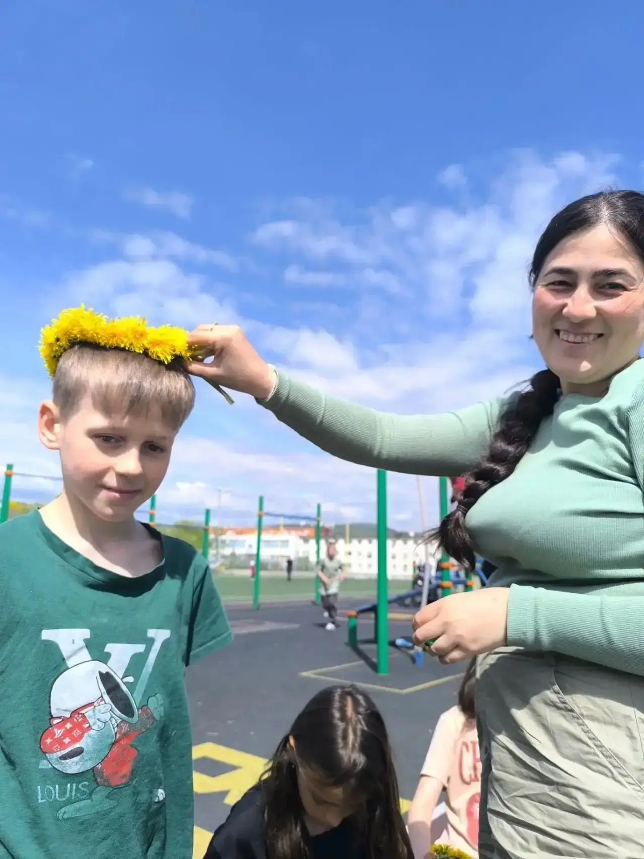 🌺🌸🌼Лето в волосах: как мы плели венки на летней площадке🌺🌺🌼Одним из самых душевных событий наш