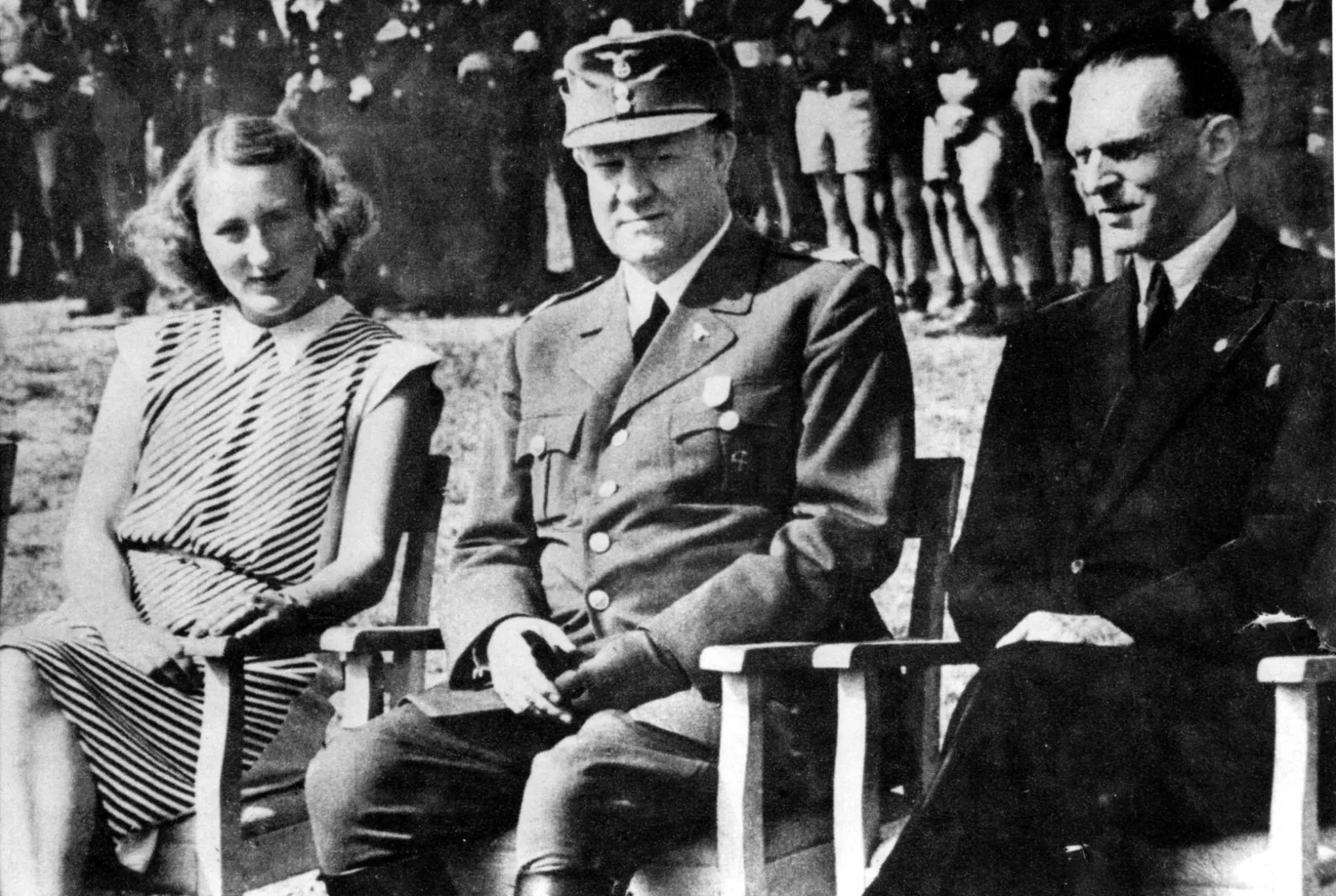 1944. Премьер-министр нацистского правительства Норвегии Видкун Квислингс майором Трюгве Гра и его ж