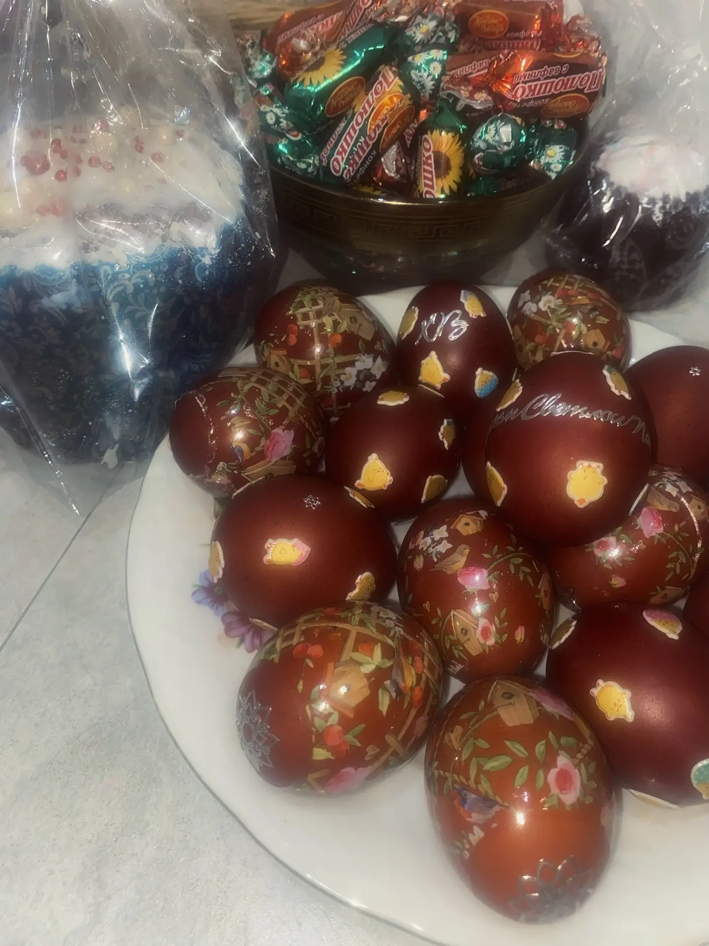🥰Фотографии с одним из главных символов Пасхи – крашеными яйцами – продолжают присылать в нашу редак