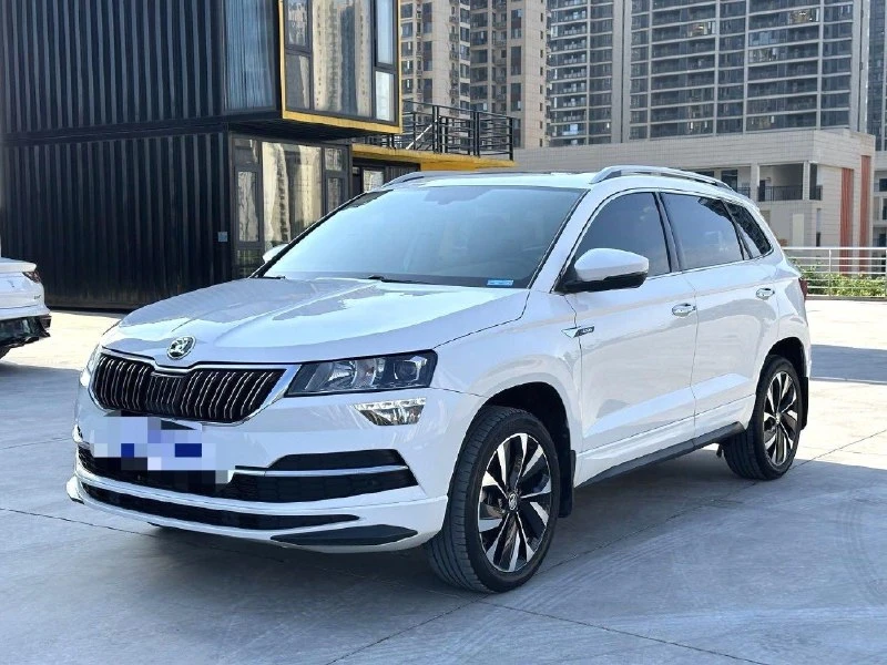 🚗 Skoda Karoq 2WD Premium Edition

Современный семейный кроссовер с LED-оптикой, виртуальной прибор