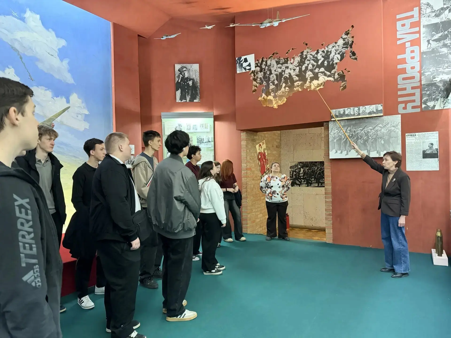 ✈️ Крылья Победы: студенты ОАТК узнали героическую историю оренбургских летчиков  Оренбургское летно