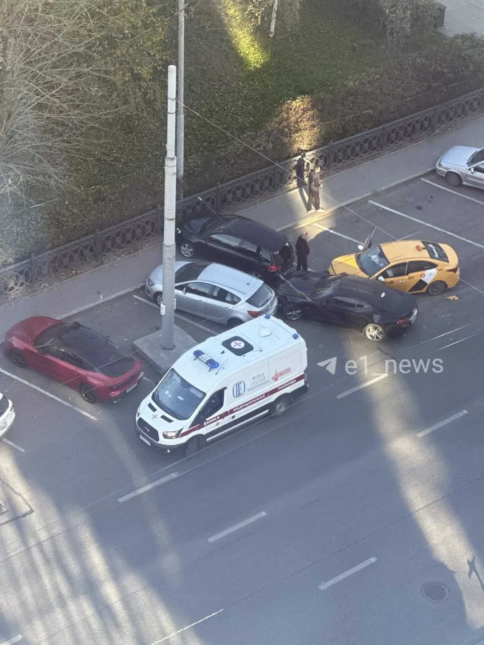 Chevrolet Camaro попала в массовую аварию на Белинского.