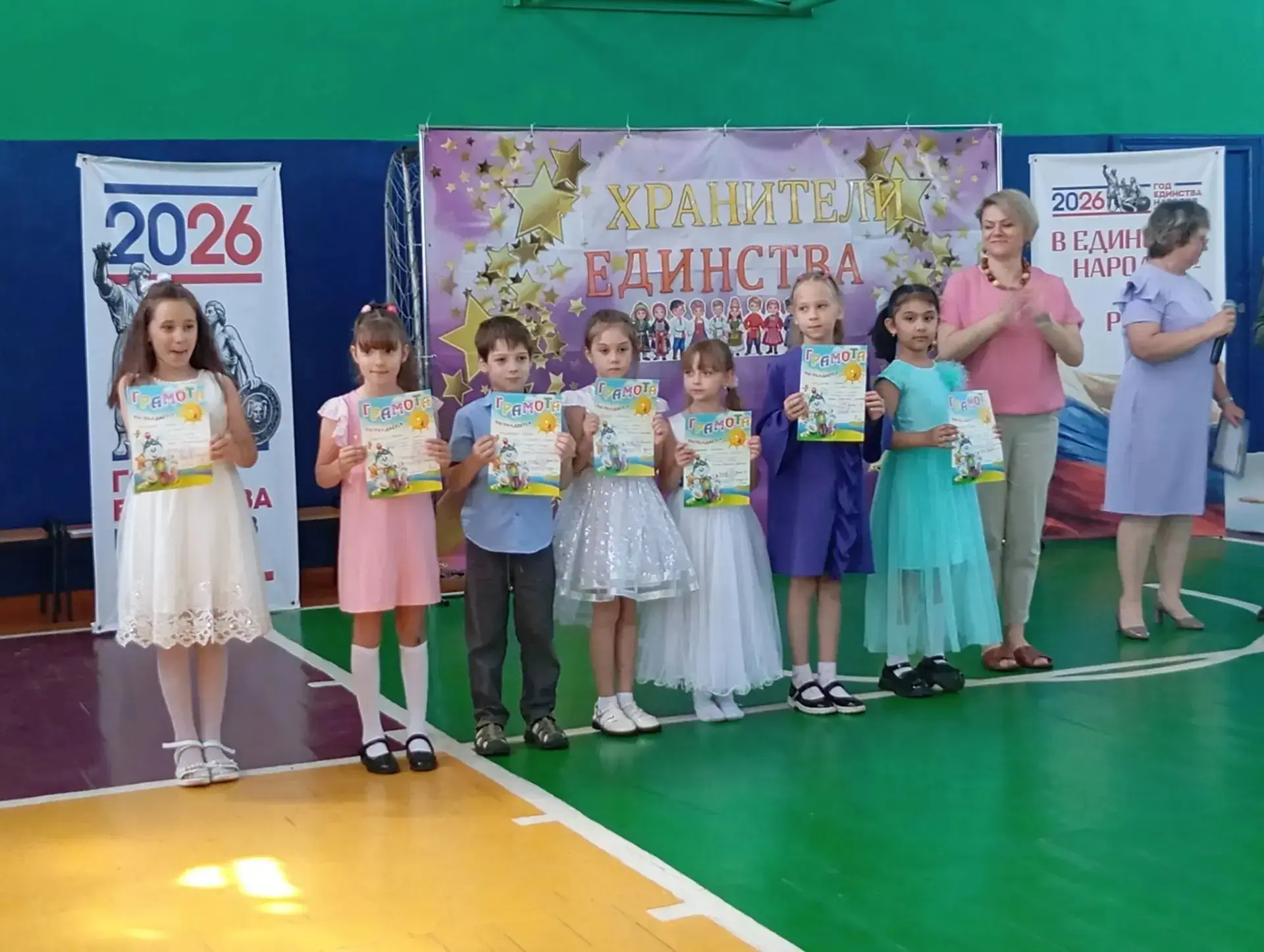 🇷🇺"Хранители Единства" СОШ №12: Финальный аккорд смены!
Фотоотчёт 📸