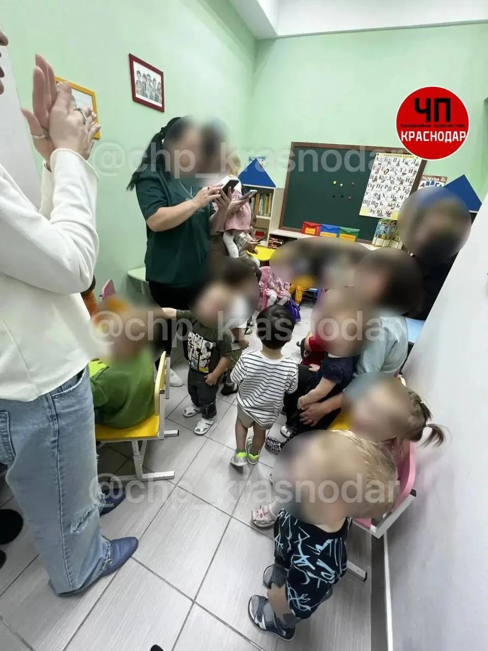 🙏🏻😔 Малыши в краснодарских детсадах испугались сирен. Детей вывели в помещения без о...