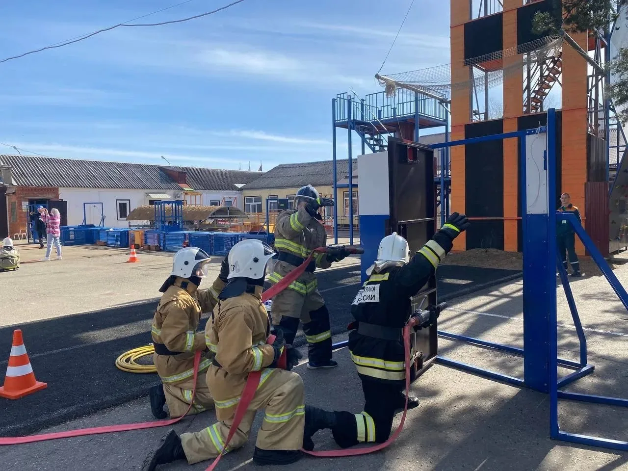 👨🏼‍🚒Будущее экономики —в руках профессионалов.  В России стартовал нацпроект «Кадры». Главная цель —