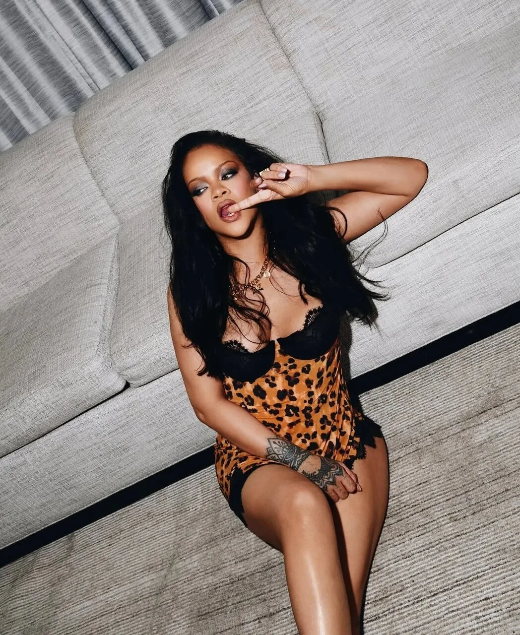 38-летняя Рианна снялась для собственного бренда нижнего белья Savage X Fenty. На новых...