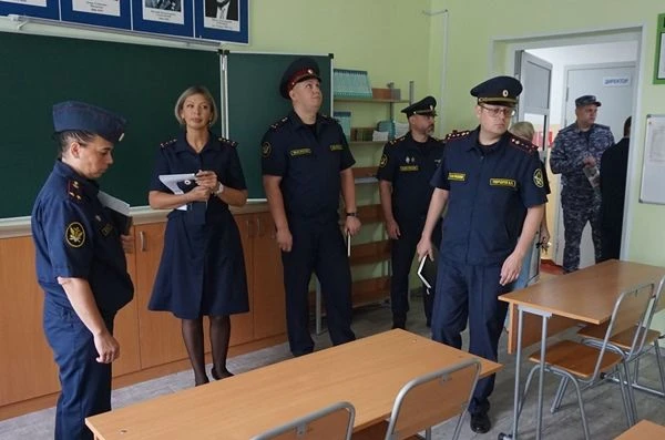 Сотрудники Управления Федеральной службы исполнения наказаний по Еврейской автономной о...