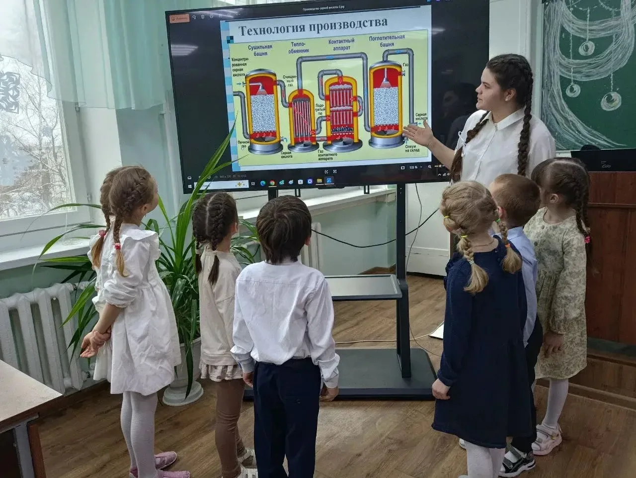 ✨ Химия для самых маленьких✨  В рамках проекта  «Хим‑прорыв» учитель химии, лаборант лицея и ученики