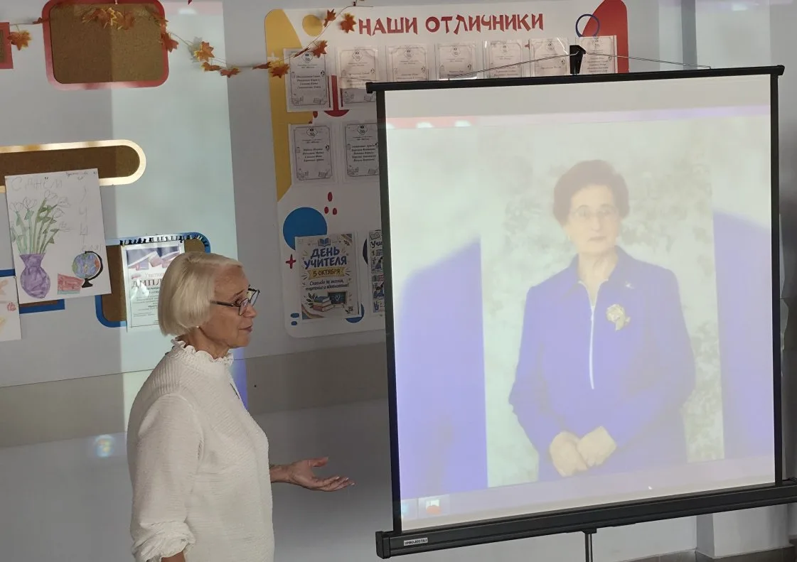 Первый в Барнауле класс памяти учителя открыли в школе № 110