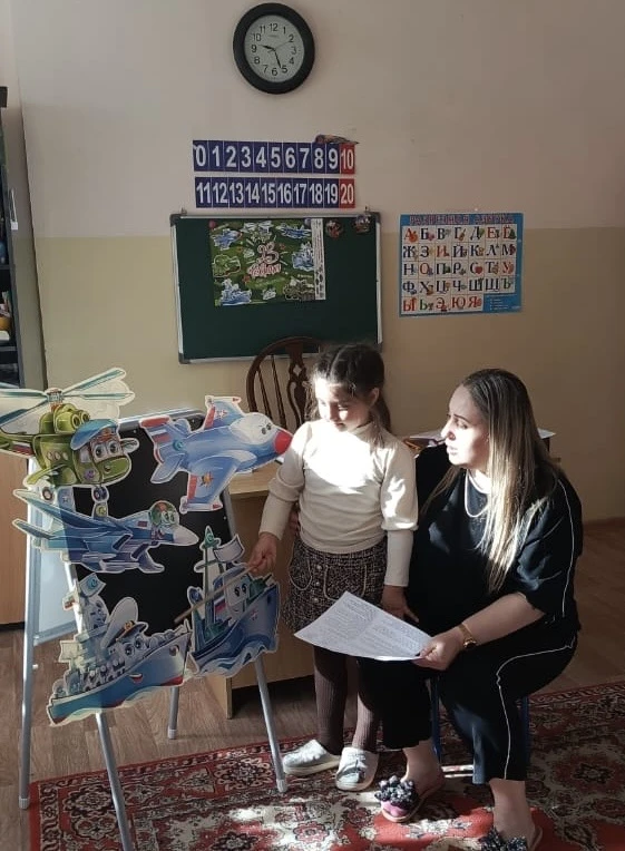 Подготовительная группа  Тема: «Наша армия родная». Цель: дать детям знания об армии. Ф...
