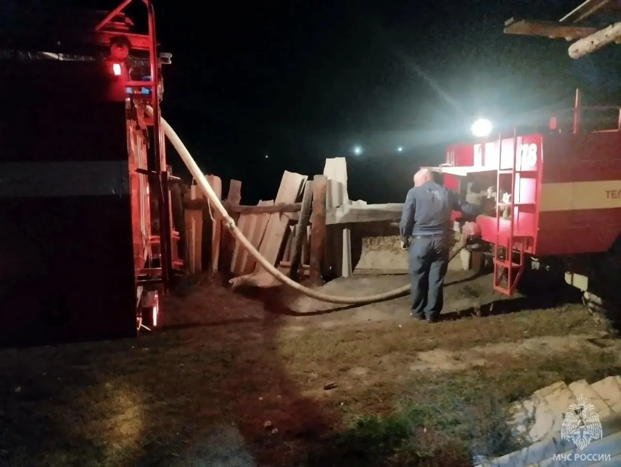 🚒 На пожаре в Бурле спасли двух человек