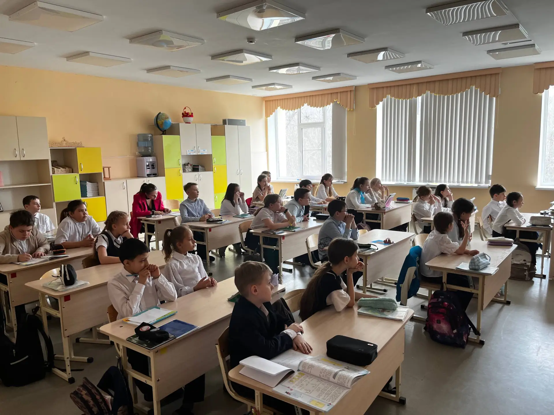Будущее начинается сегодня: нанотехнологии в 4-х классах! 🧬✨  18 марта в 4 «А» и 4 «Д» классах прошё
