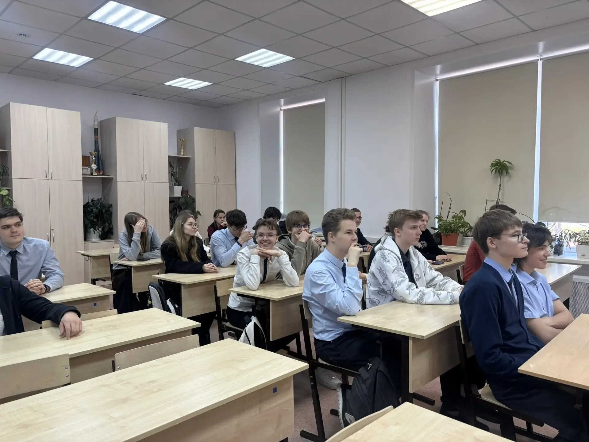 🧠 «Со знанием дела»: о рабочих профессиях — серьёзно и по делу  Для учеников 9–11 классов прошёл лек