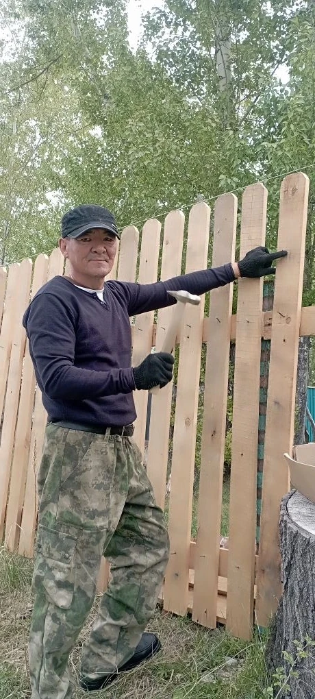 Уважаемый Александр Александрович! С днём рождения!