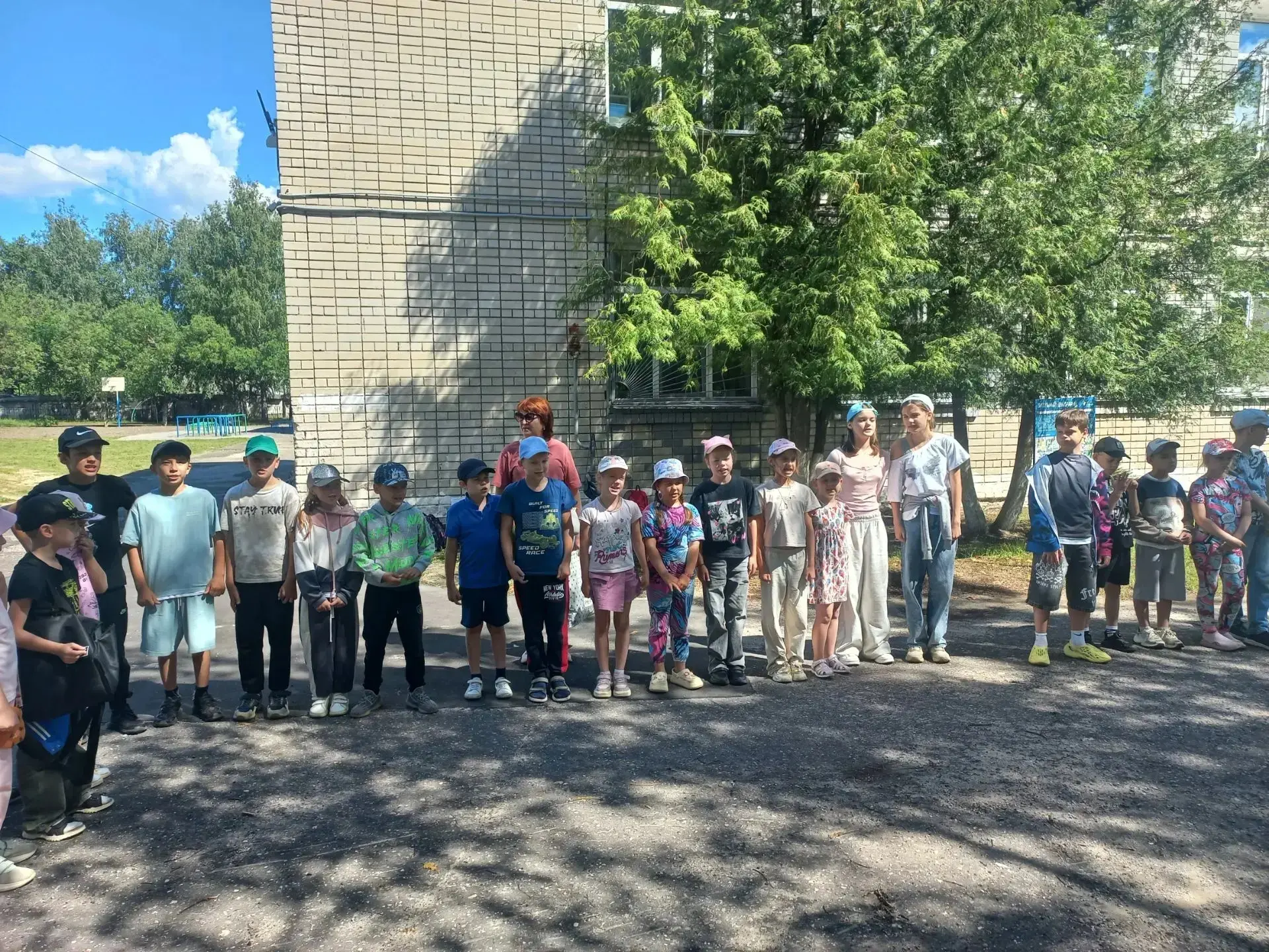 🕊В рамках Дня памяти и скорби в нашем лагере прошла тематическая программа🕊
🎗Ребята вспомнили ист