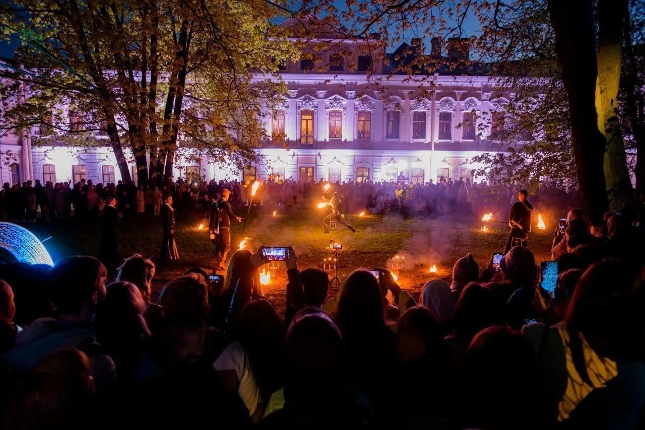 🌙  Ночь музеев в Петербурге пройдёт с 16 на 17 мая — с 18:00 до 06:00.