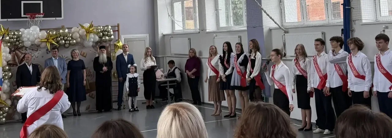 26 мая в нашей школе прозвенел последний звонок для наших выпускников. Этот день стал одновременно г