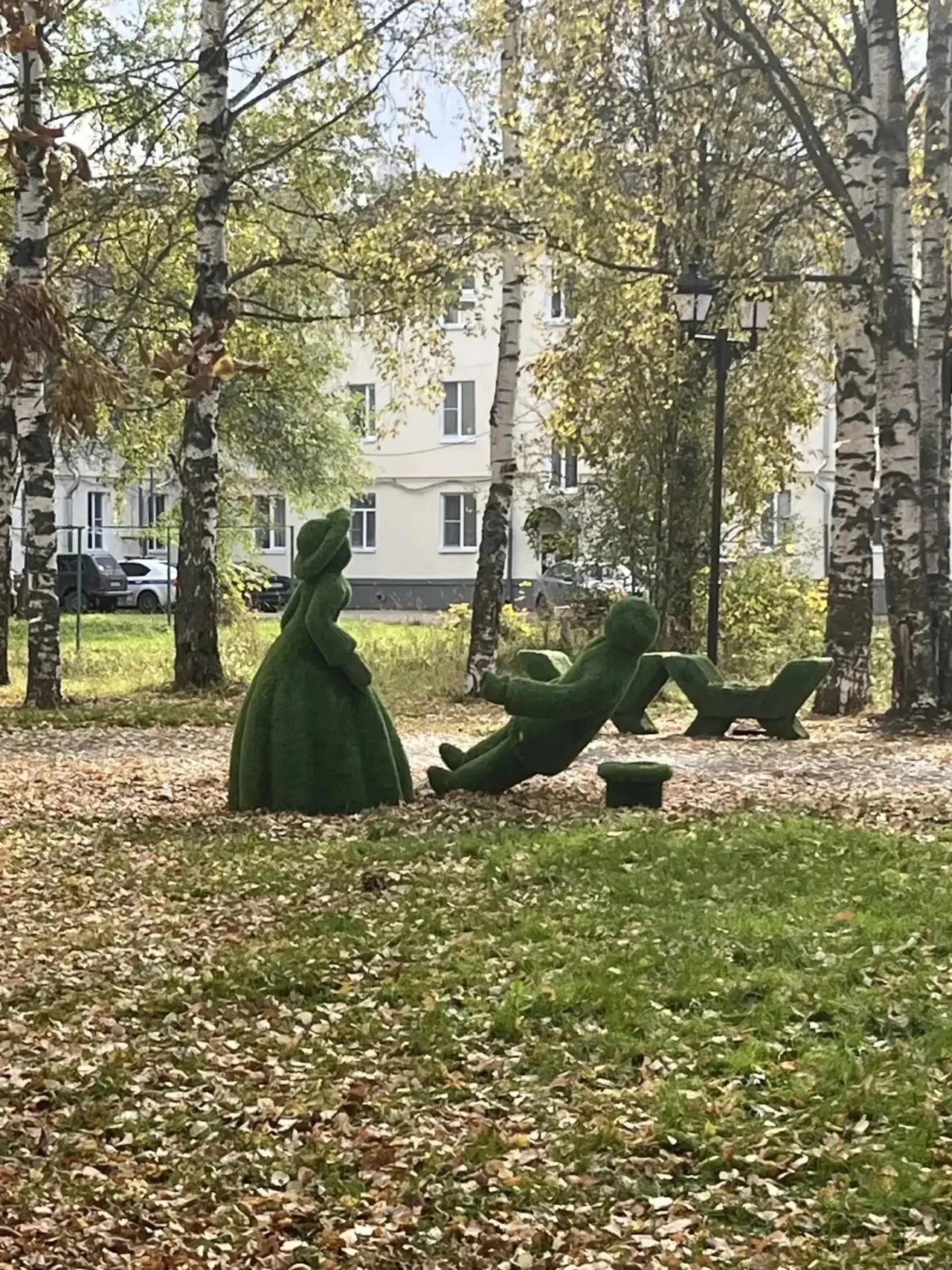 Юным нарушителям помешала фигура в Сквере Советов