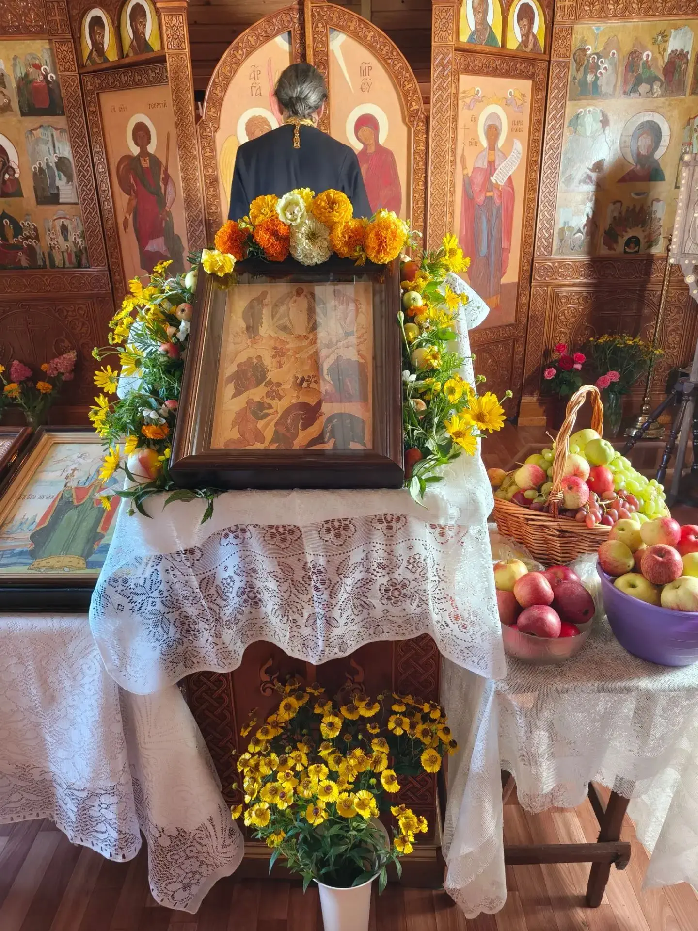 ☦ Братья и сестры, сердечно поздравляем Вас с праздником Преображения Господа Бога и Сп...