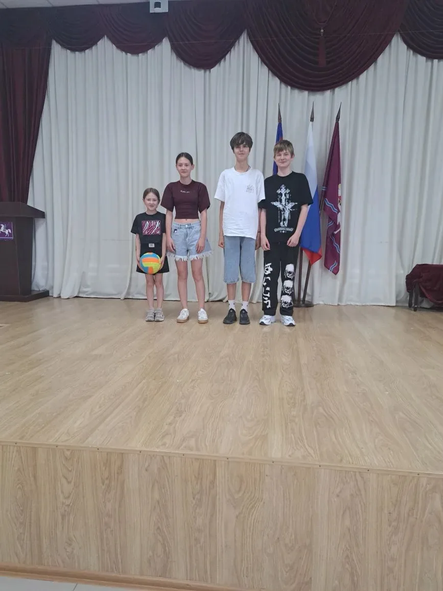 РОССИЯ — РОДИНА МОЯ

🎉 В рамках летней площадки в ДМШ прошло тёплое и душевное мероприятие под руко