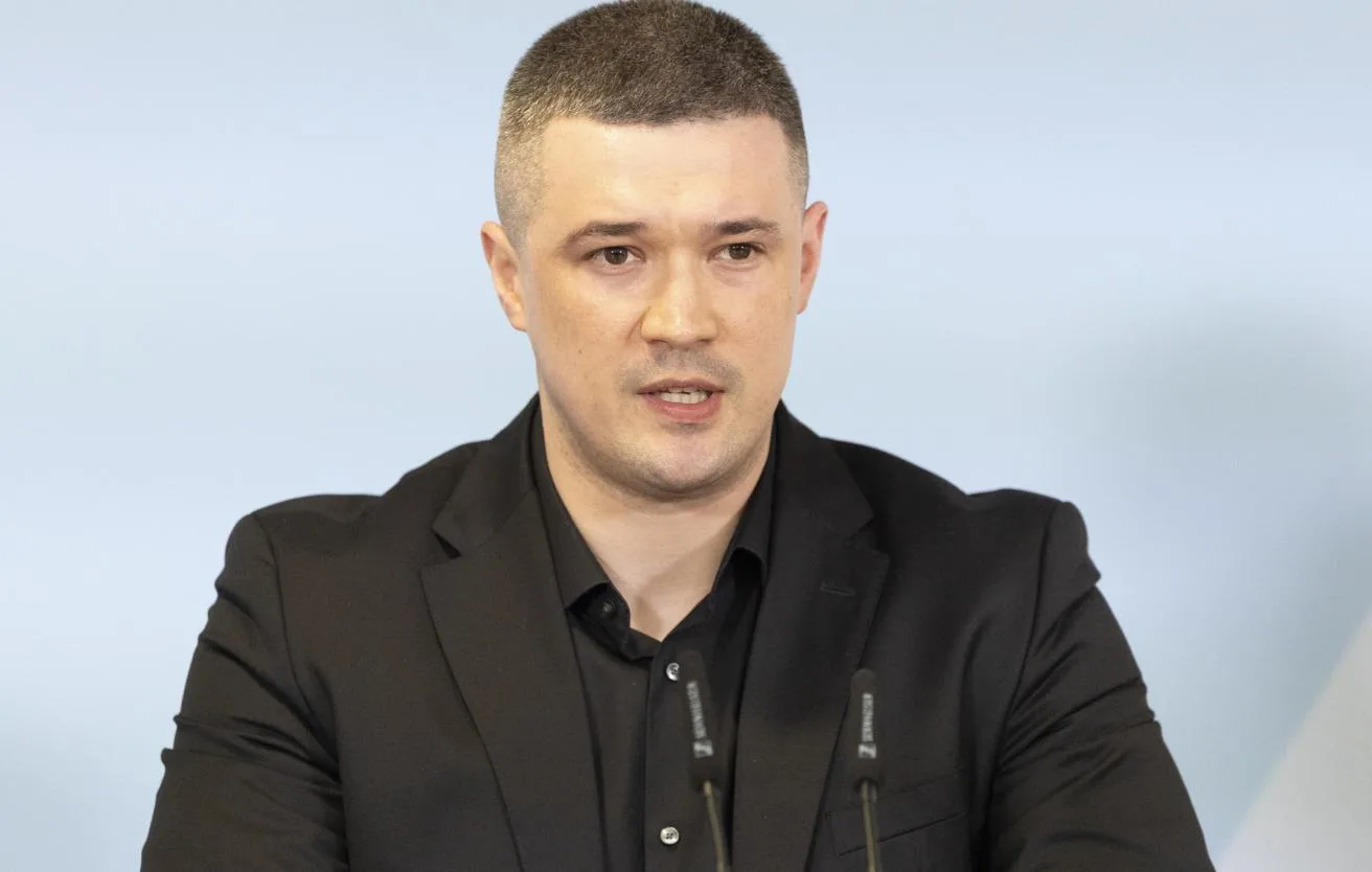 ДАВЛЕНИЕ ИЗ-ЗА РЕФОРМ | ФЕДОРОВ НАЗВАЛ ПРИЧИНЫ СВОЕЙ ОТСТАВКИ С ПОСТА МИНИСТРА ОБОРОНЫ УКРАИНЫ

Бывш