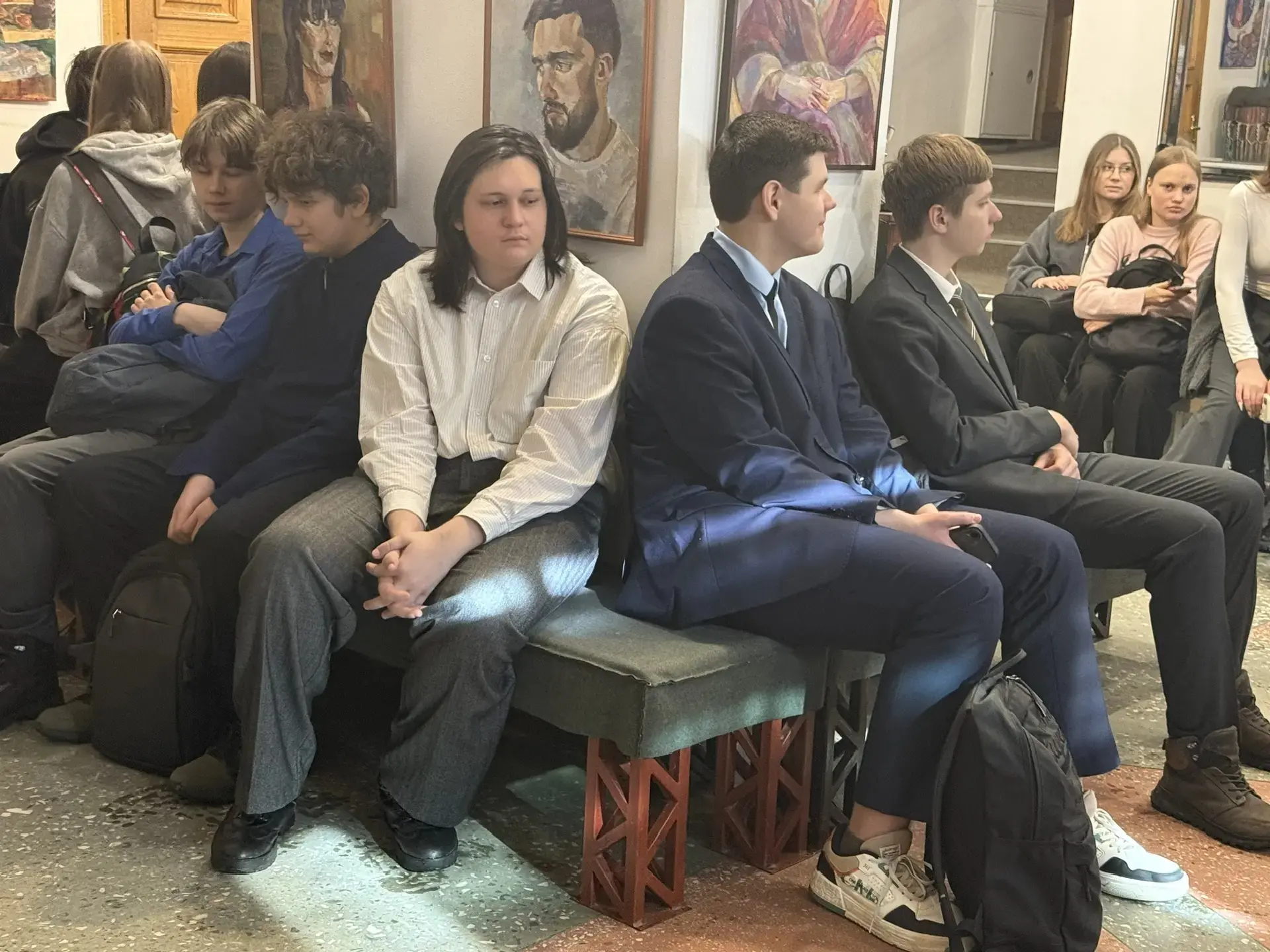 🎭Экскурсия в театр «Триада»: путешествие в мир искусства  ✨Недавно ученики 10 «А» и «Б» классов сове