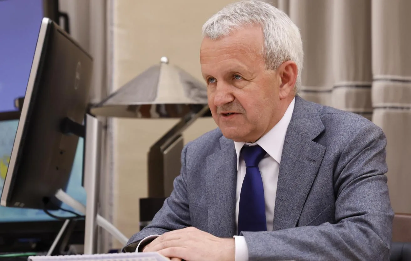 Задержан миллиардер* Валерий Кустов

Председатель совета директоров и основной акционер "Эфко" Валер