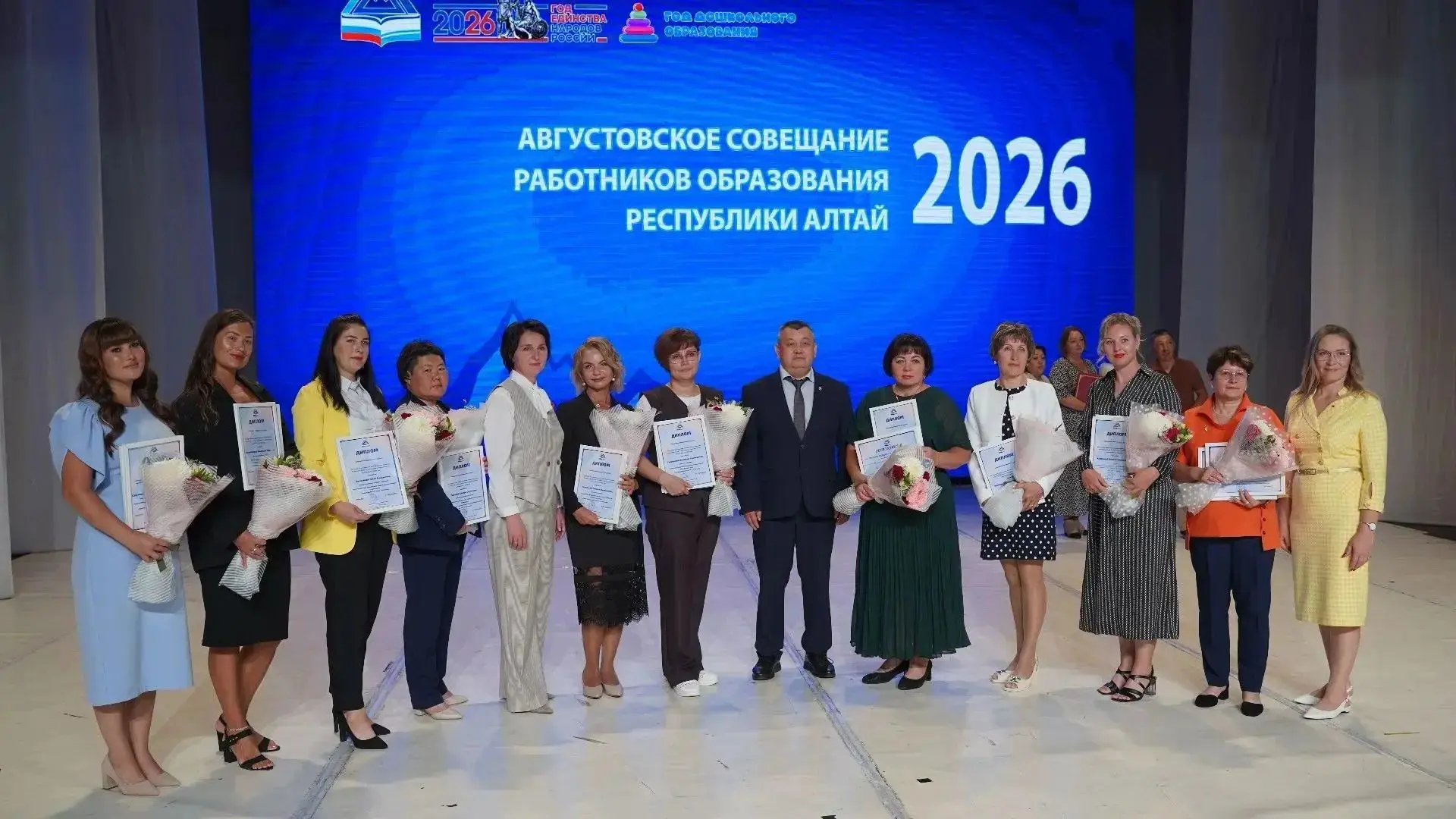 🎉 Поздравляем наших педагогов с заслуженными наградами! 🎉