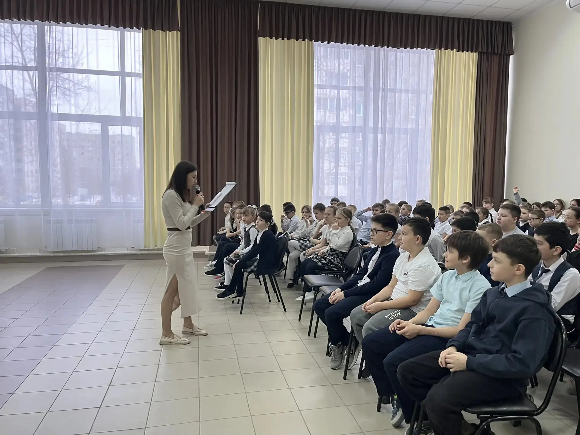 💥На «Разговорах о важном» ученики 3 «З» и 3 «Д» классов погрузились в историю праздника 8 марта.  Ре