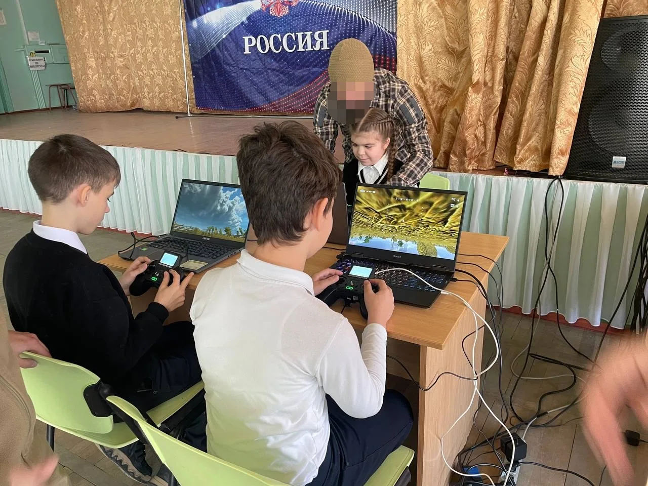 🎮Мастер-класс по управлению дронами в кадетском 5В классе  ✨В МБОУ г.Керчи РК "Школа №23 им. Героя С